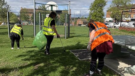 Volunteers Litterpicking in Lockleaze